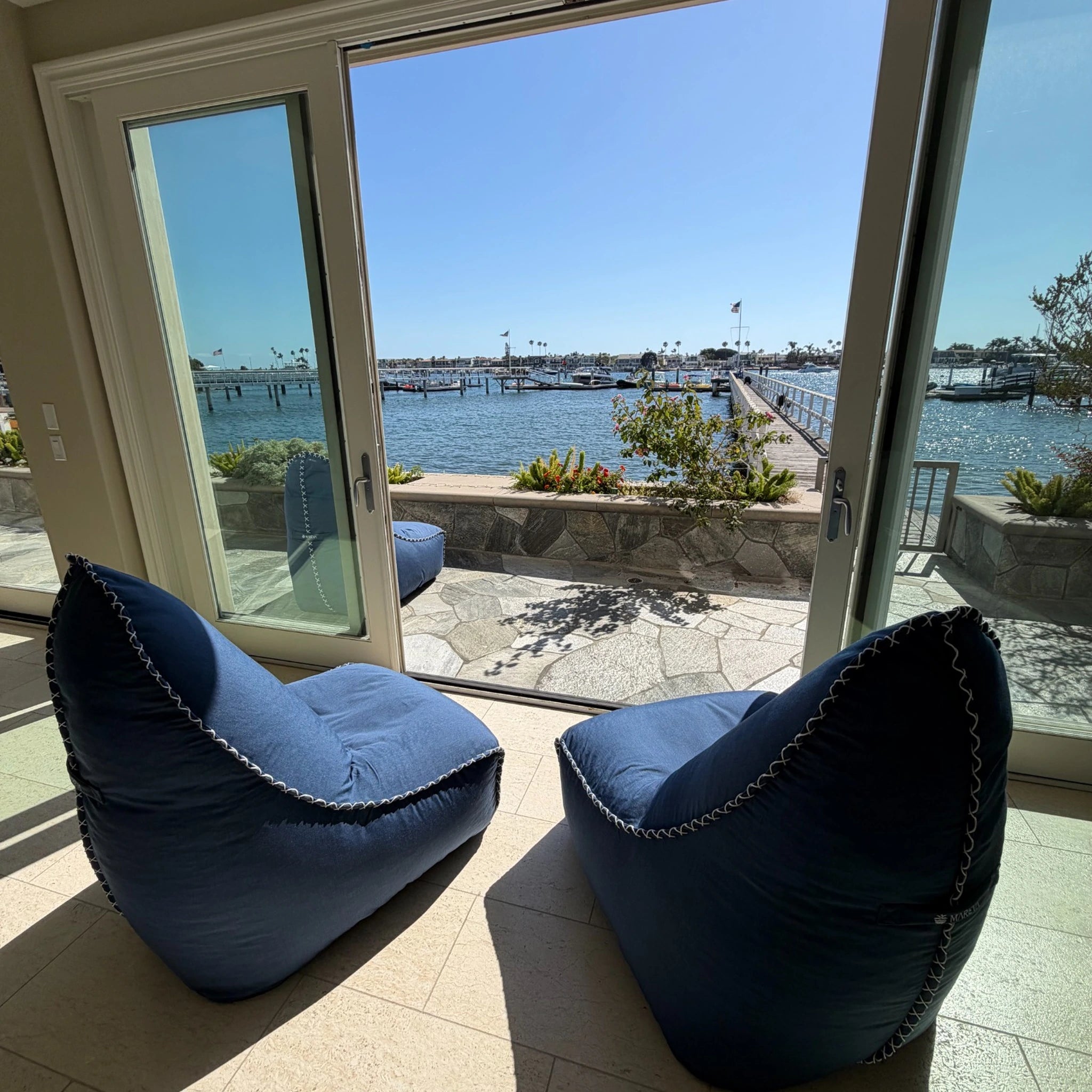 MARÉVA Lounger in Midnight Tide navy, lifestyle photo