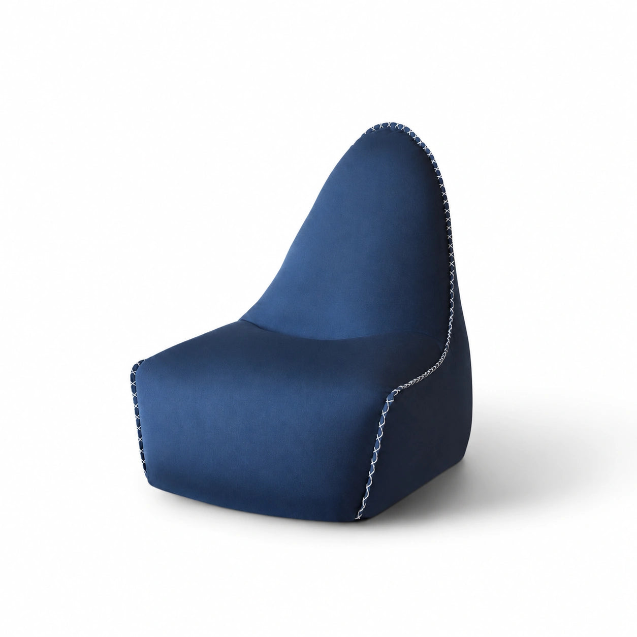 MARÉVA Lounger in Midnight Tide navy blue, studio photo